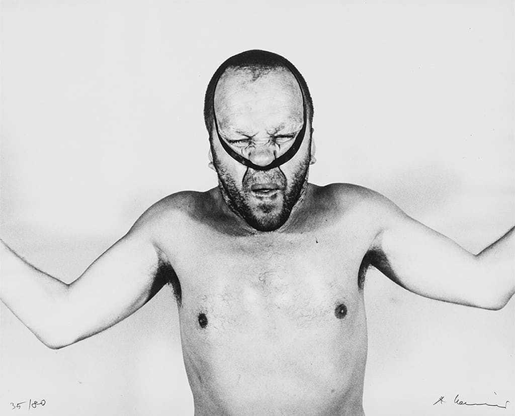 Arnulf Rainer, Autoportrait avec bande noire, 1968