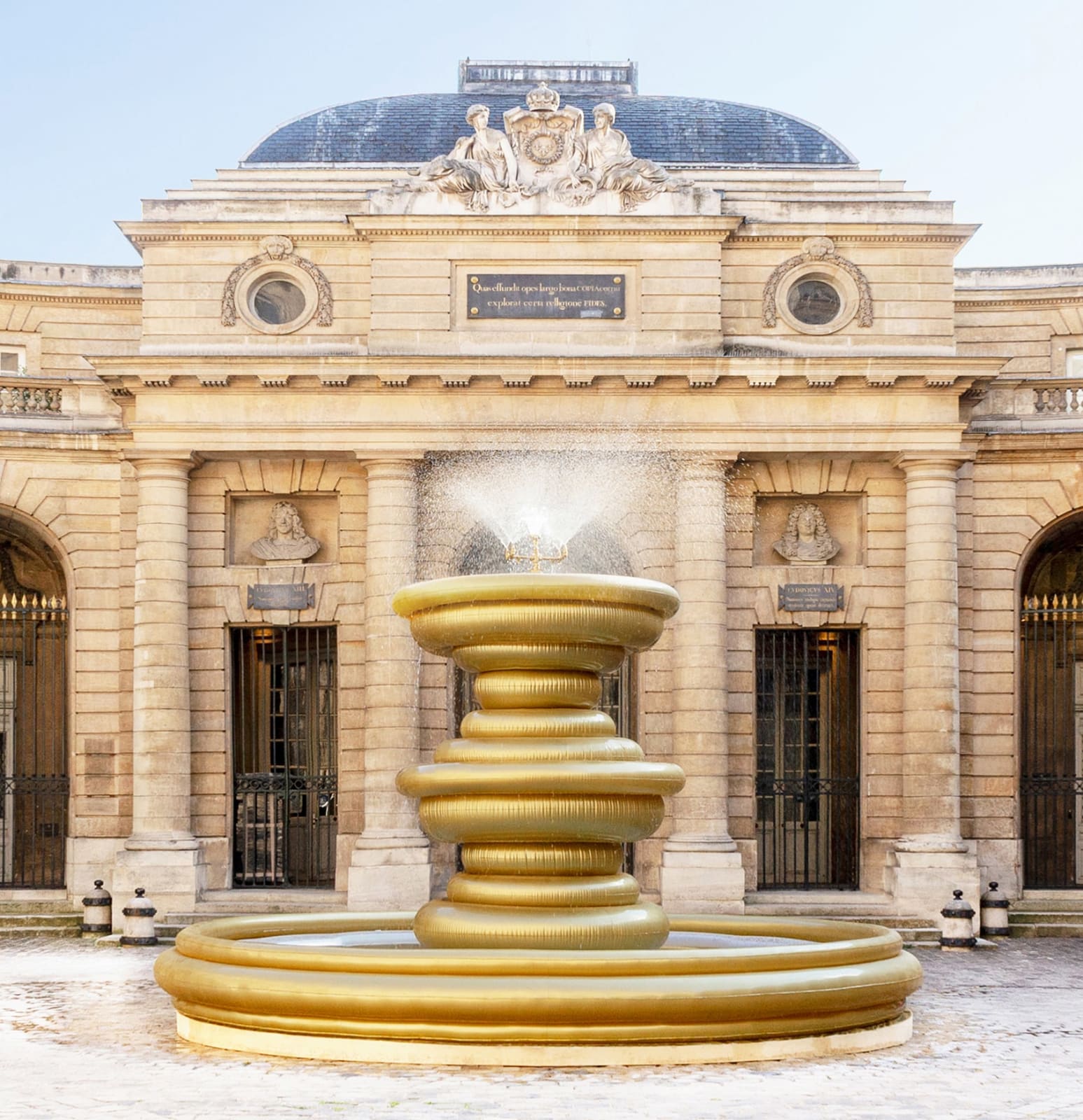 Bina BAITEL, Fontaine à voeux gonflable, 2022