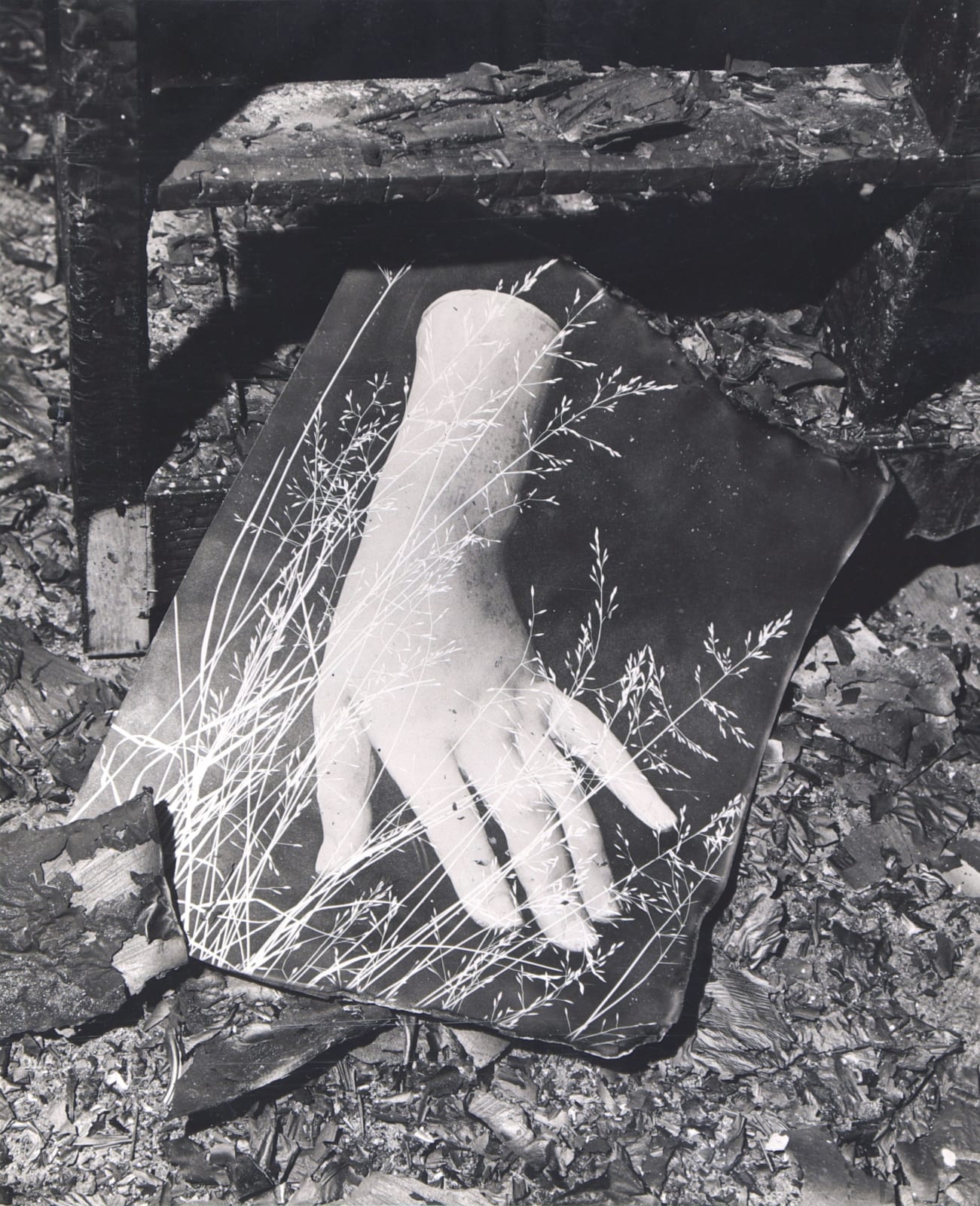 Pierre Jahan , Photographie de l'incendie de l'appartement , 1948