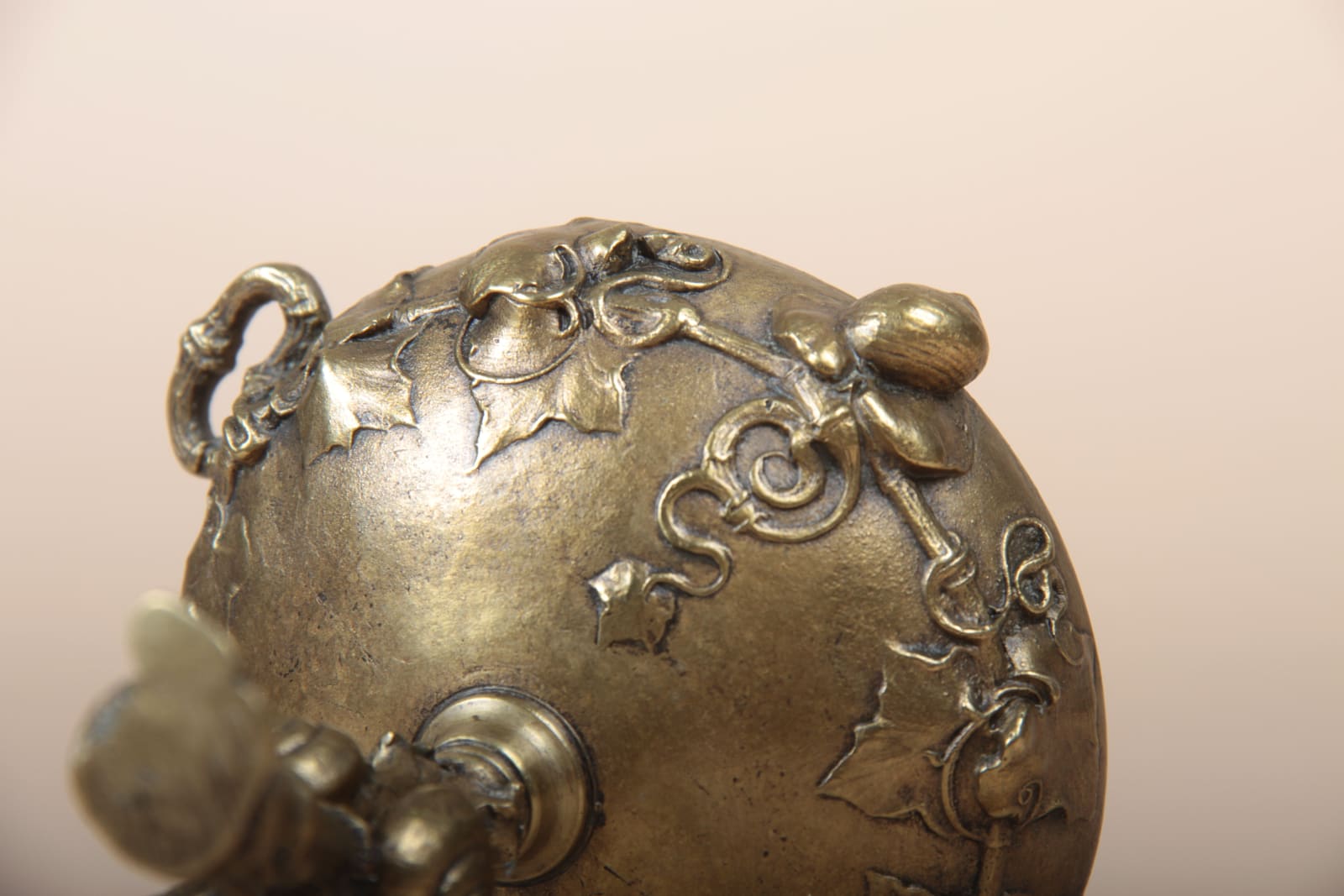 Auguste Cain, Coupe tripode à la souris, circa 1880