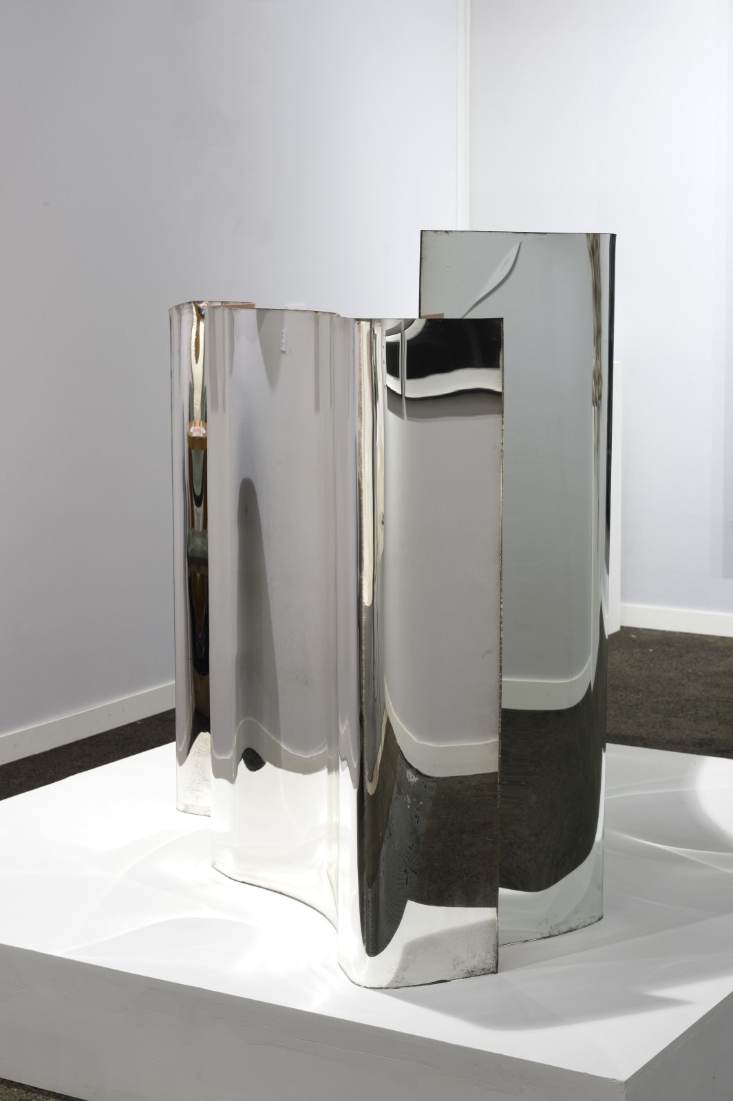 MORGANE TSCHIEMBER, Skin mirror, 2021