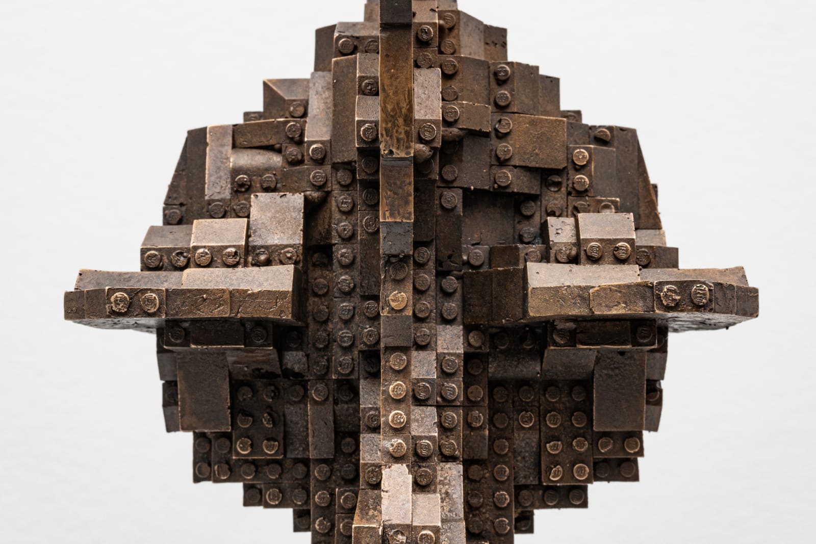 CHRISTIAN GONZENBACH, Bygglek (Songye), 2020