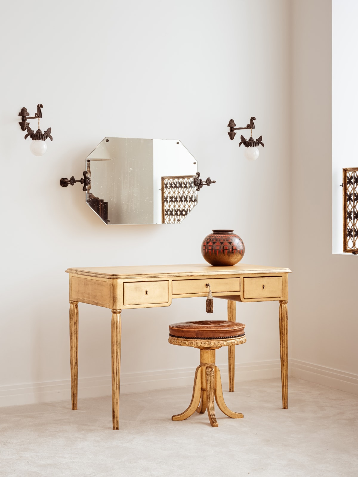 ARMAND-ALBERT RATEAU, Pair of wall lights , c. 1924