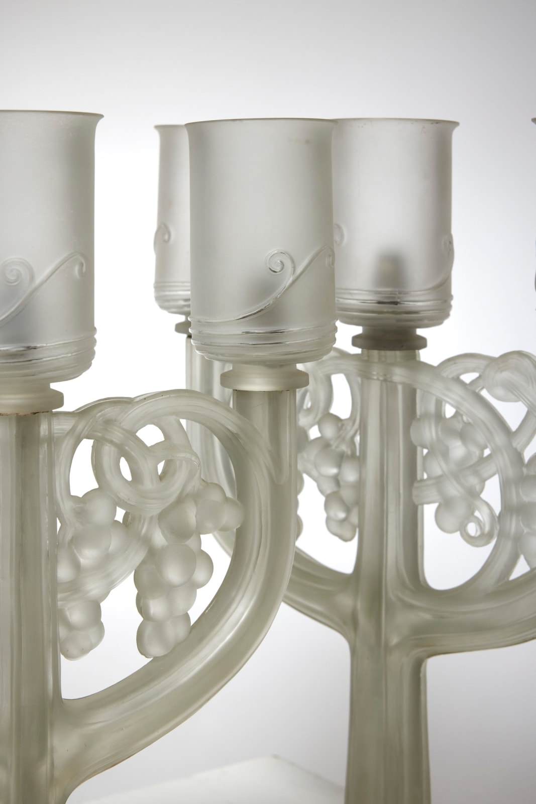 RENÉ LALIQUE, PAIR OF CANDELABRAS 'RAISINS', c. 1924