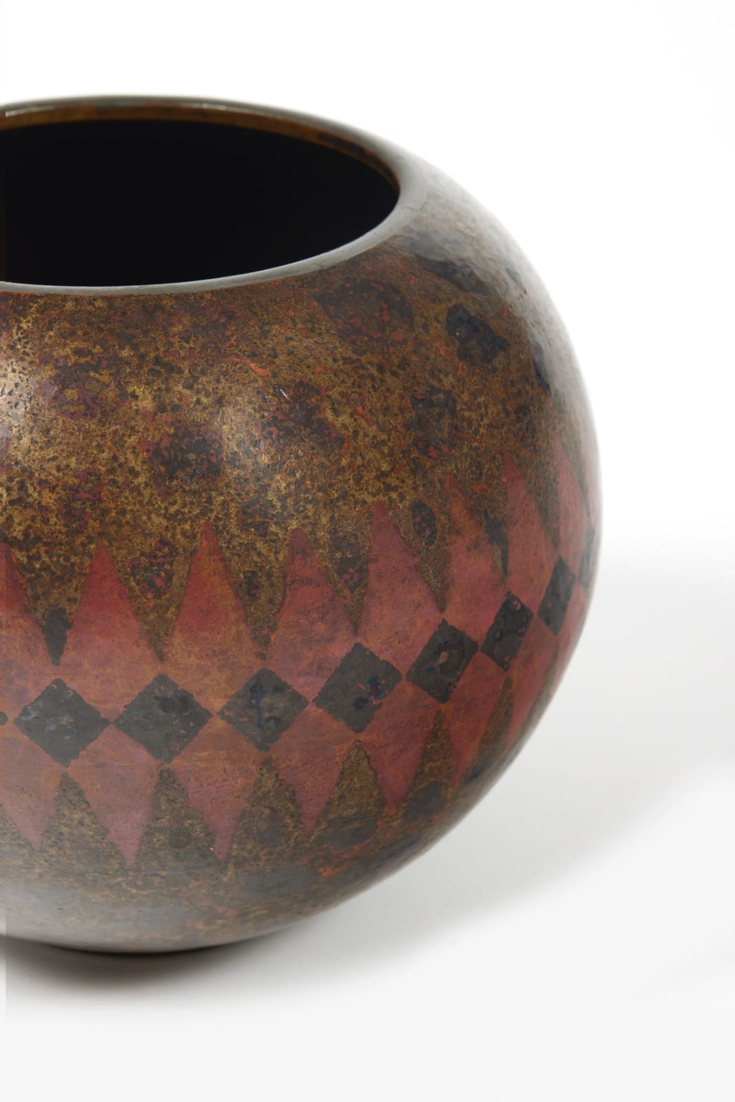 CLAUDIUS LINOSSIER, VASE 'CARRES LOSANGES ET TRIANGLES EN FRISES', c. 1924