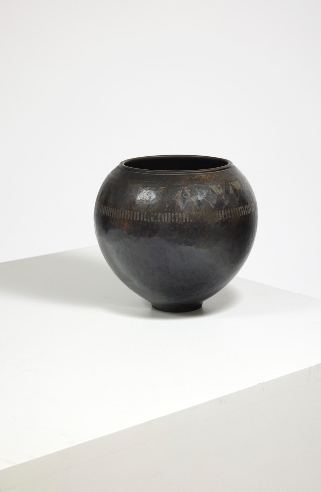 CLAUDIUS LINOSSIER, VASE, c. 1928