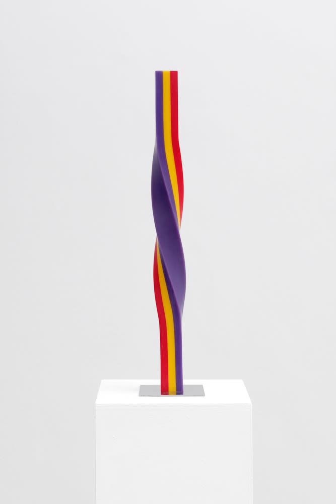 Francisco Sobrino Estate Sans titre (469) Plexiglas 48 x 4 x 4 cm 18.90 x 1.57 x 1.57 in