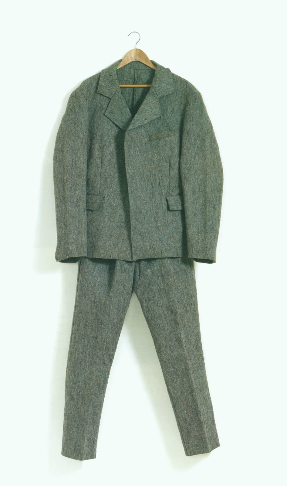 Joseph Beuys, Filzanzug, 1970