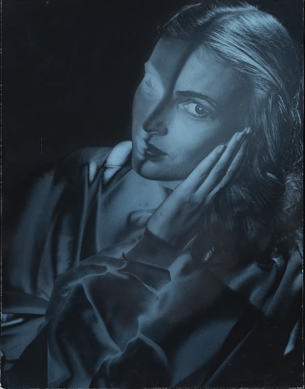 Erwin Blumenfeld, Model with face on hands, New York, 1946