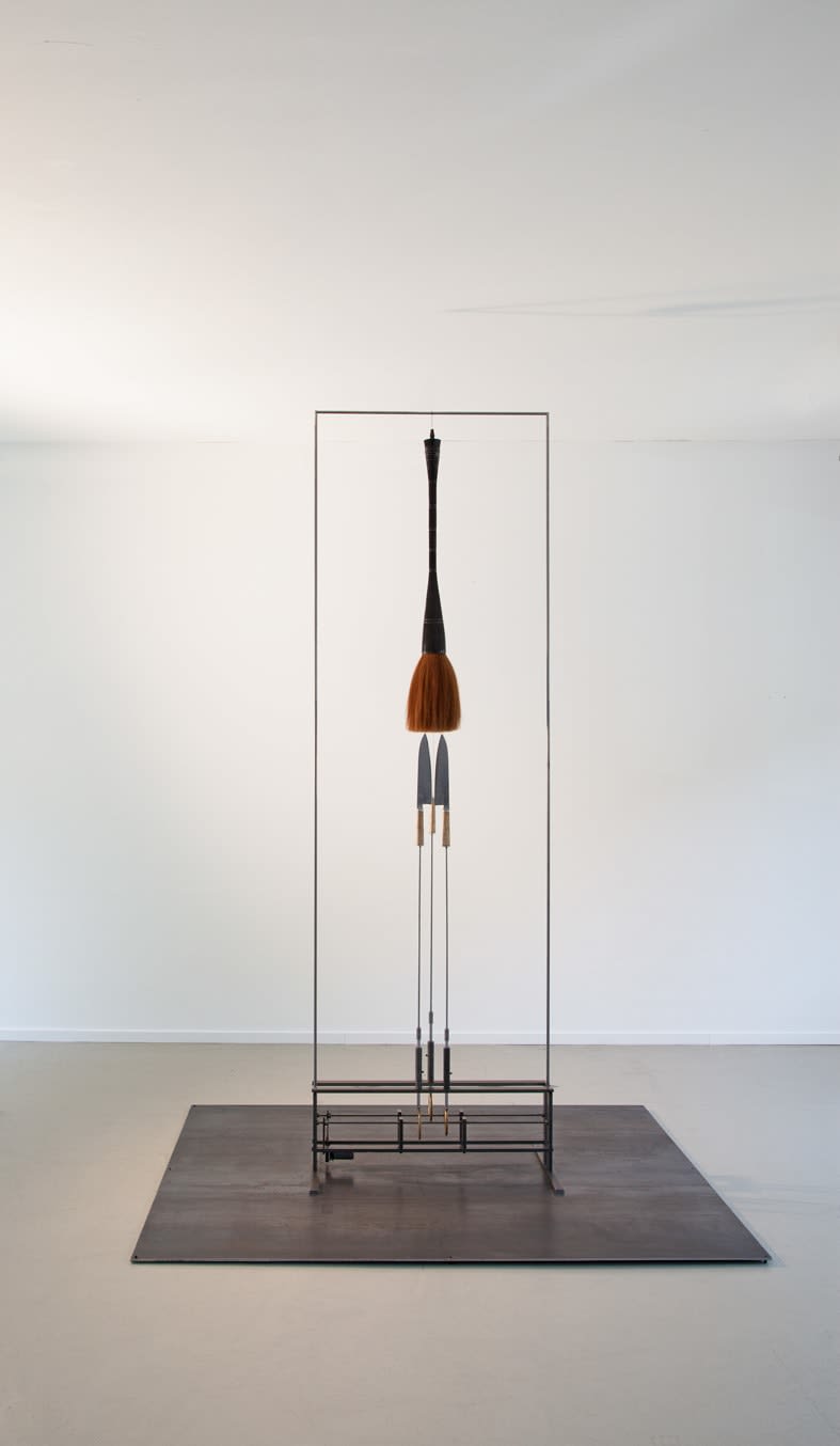 RH-SC-2055_Between The Knives_2014
