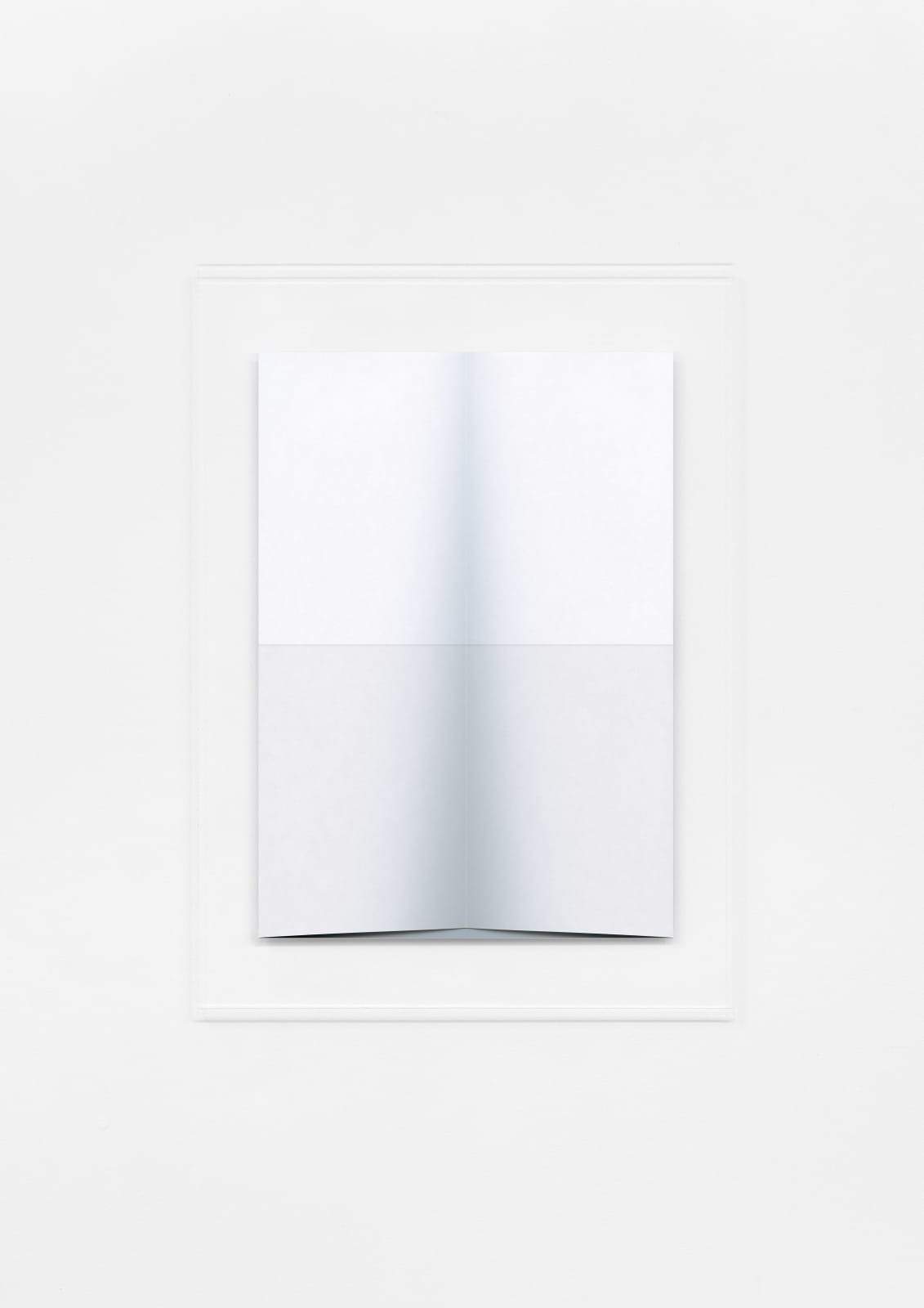 Jonas Weichsel, Glass Medium, 2025