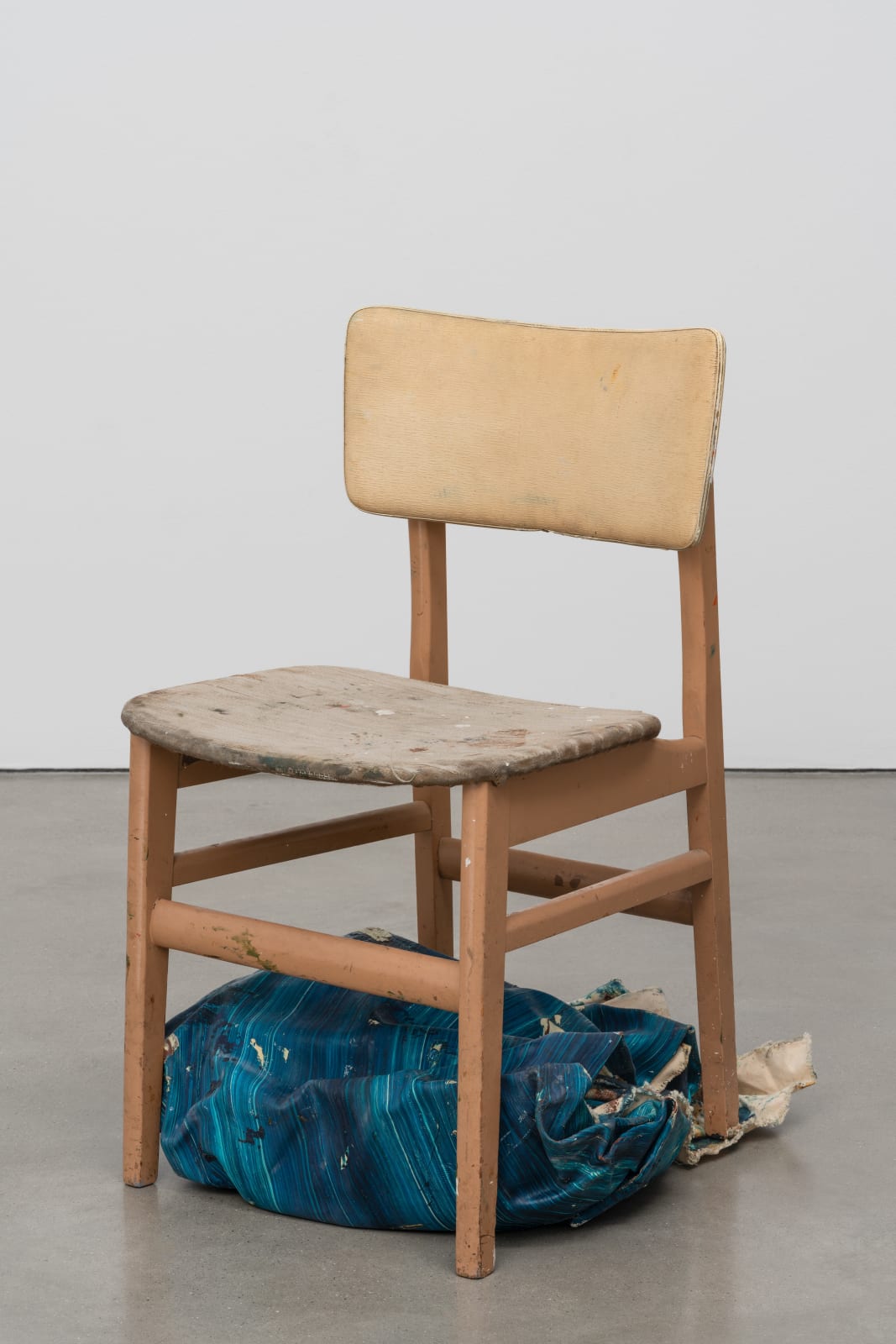 Angela de la Cruz, Nothing Under a Chair, 1999