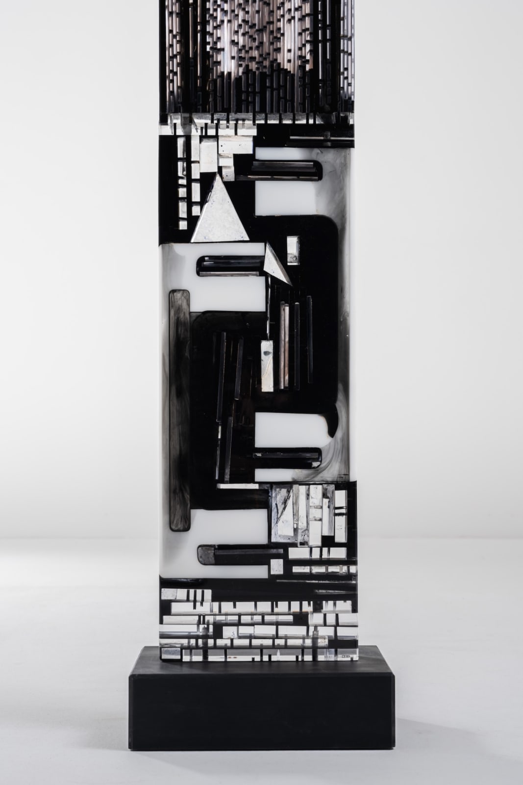 Monique Rozanes, "Noir à la Lune Blanche", 2024