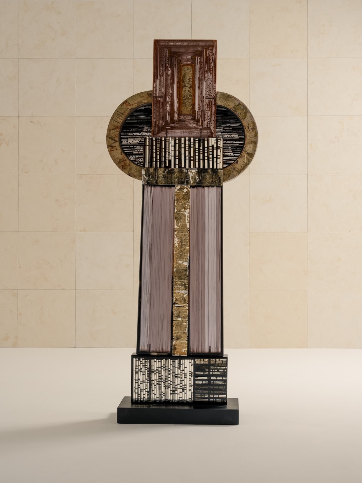 Monique Rozanes, "Samouraï Noir et Or" totem, 2025