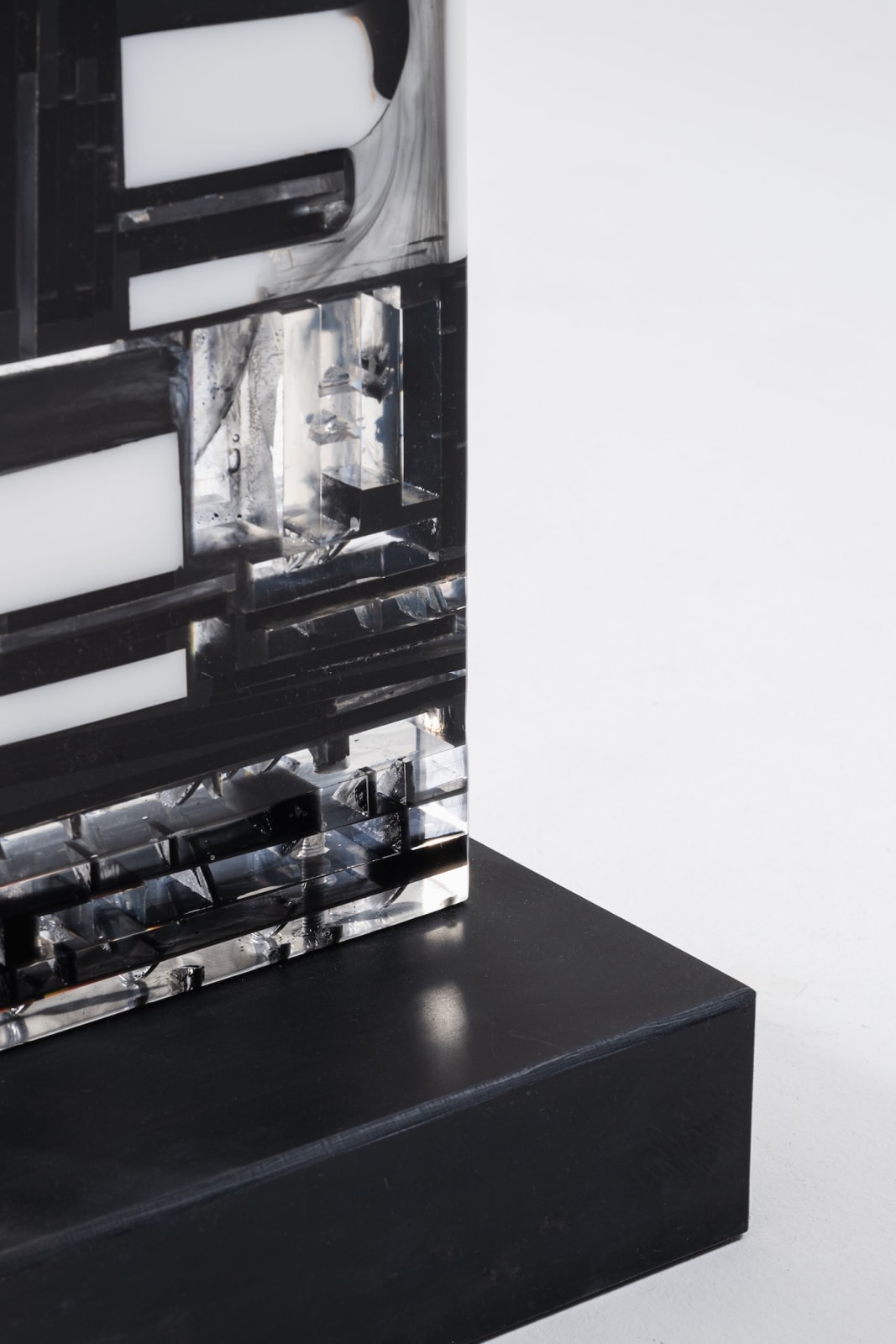 Monique Rozanes, "Noir à la Lune Blanche", 2024