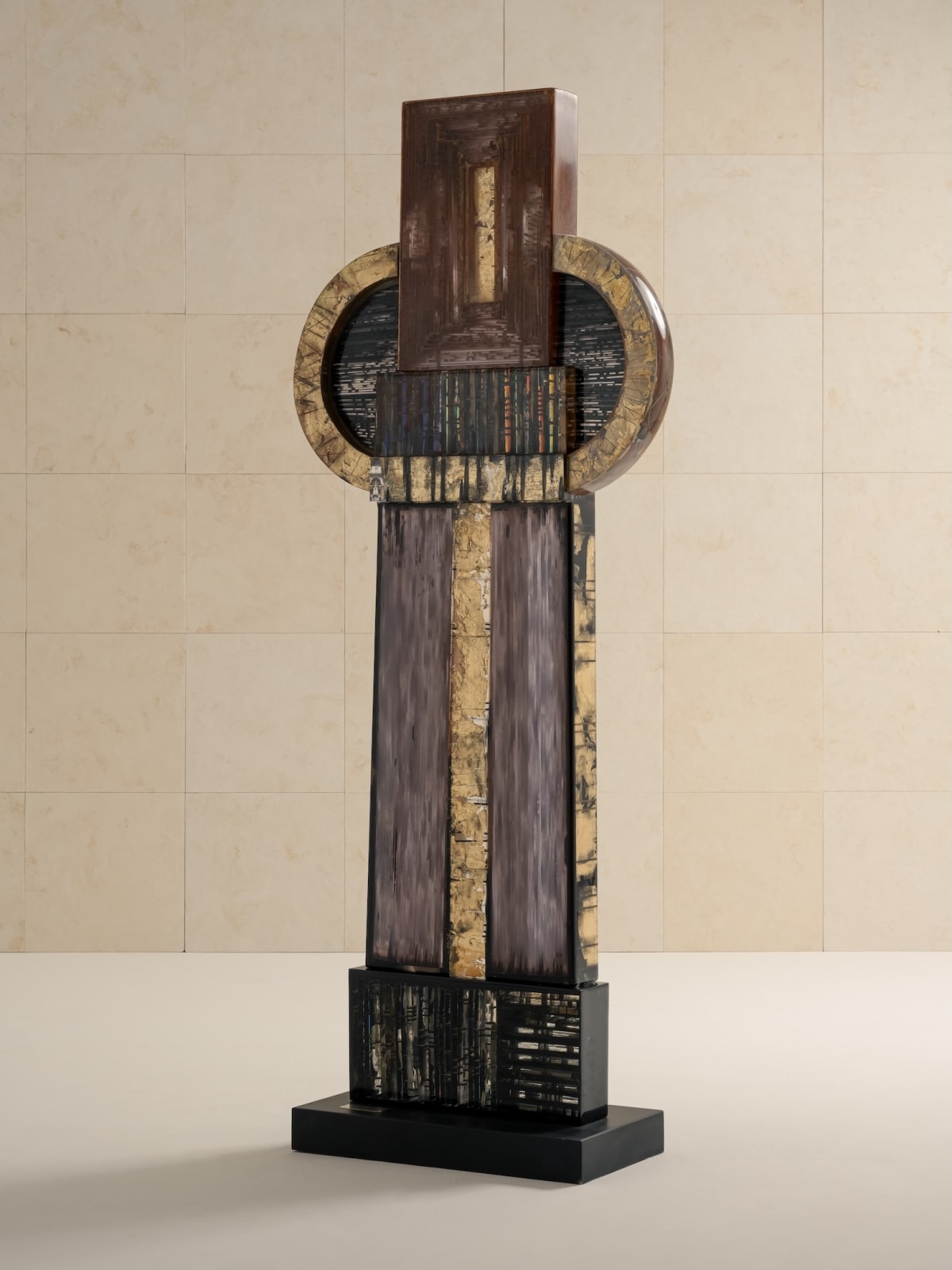 Monique Rozanes, "Samouraï Noir et Or" totem, 2025