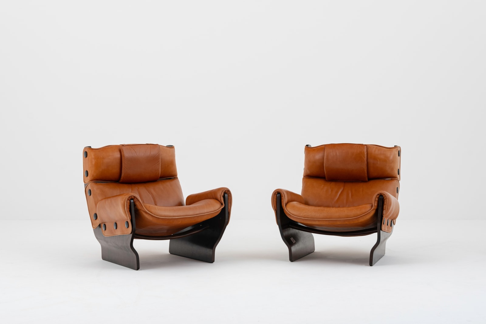 Osvaldo Borsani, "Canada" armchairs with footrests, 1965