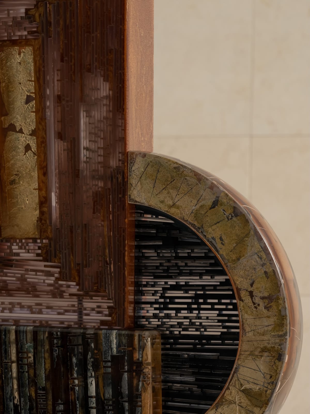 Monique Rozanes, "Samouraï Noir et Or" totem, 2025