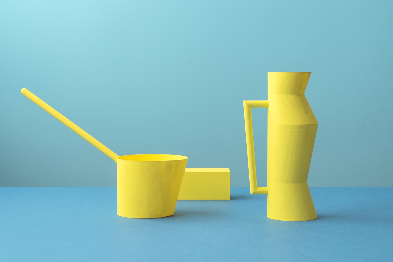 Olena Zubach, Modro in rumeno tihožitje / Blue and yellow still life / Still Life with Two Rectangles, 2025