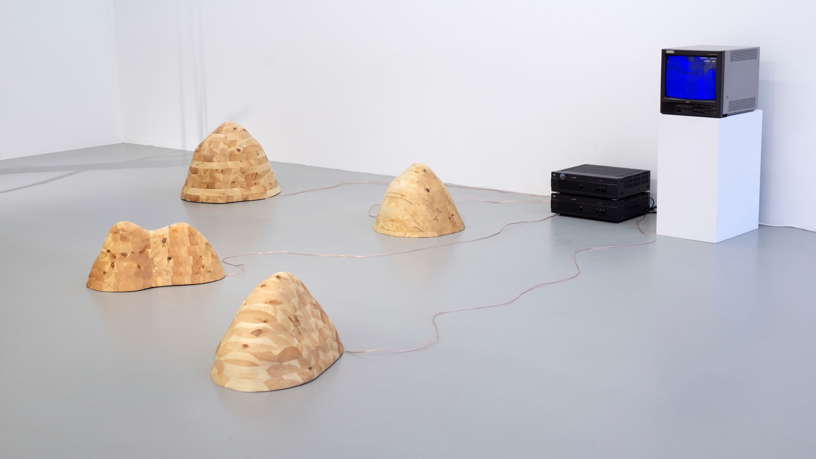 Jordana Loeb, Folding into Form, installation, 2022