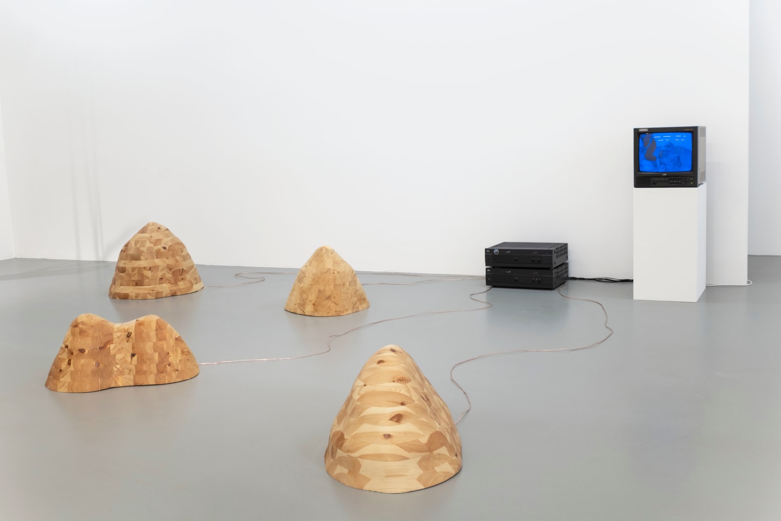 Jordana Loeb, Folding into Form, installation, 2022