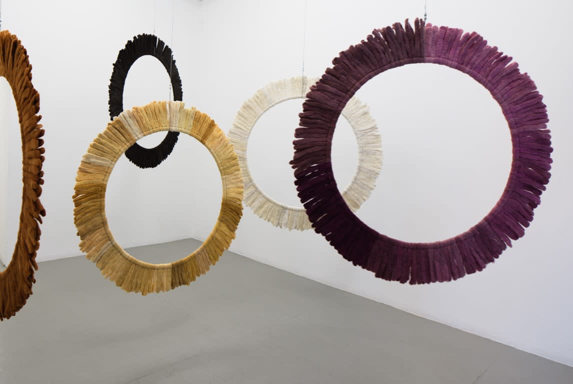 Helén Svensson, Inte nudda golv. Do not touch the floor, 2023