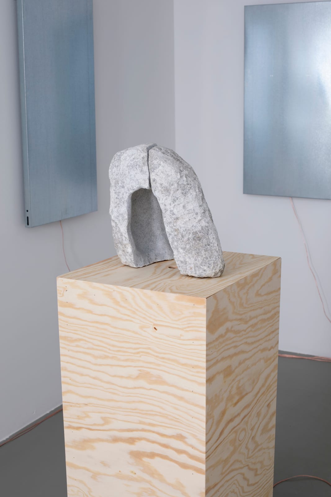 Jordana Loeb, Breaking Stones, installation, 2022