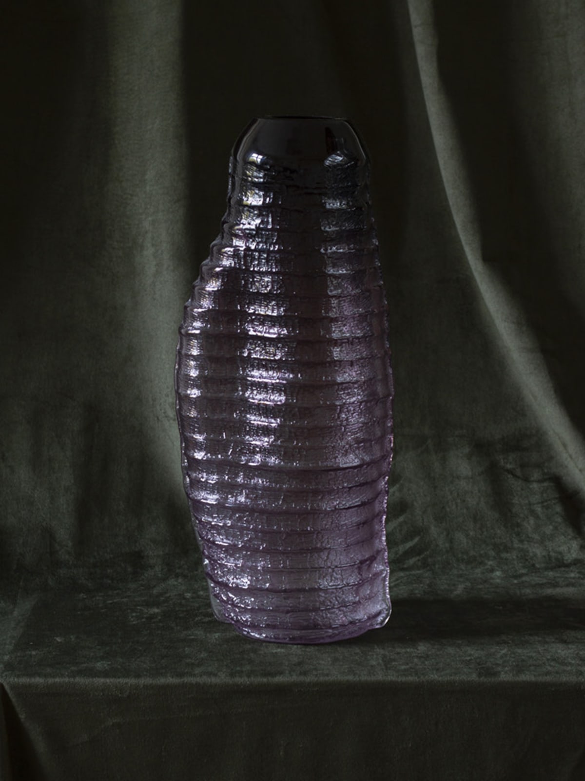 Toivo Molin, Ravanello Vessel dark mauve, 2021
