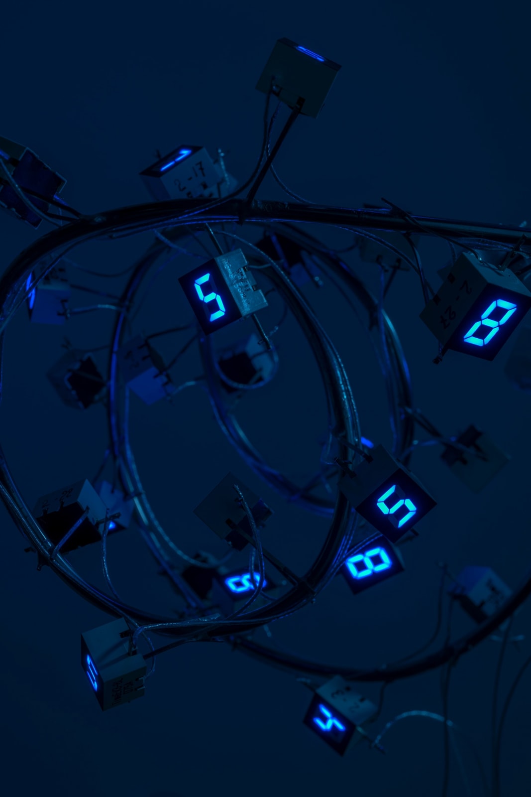 Tatsuo Miyajima, C.F.Loop / Helix no.2, 2021