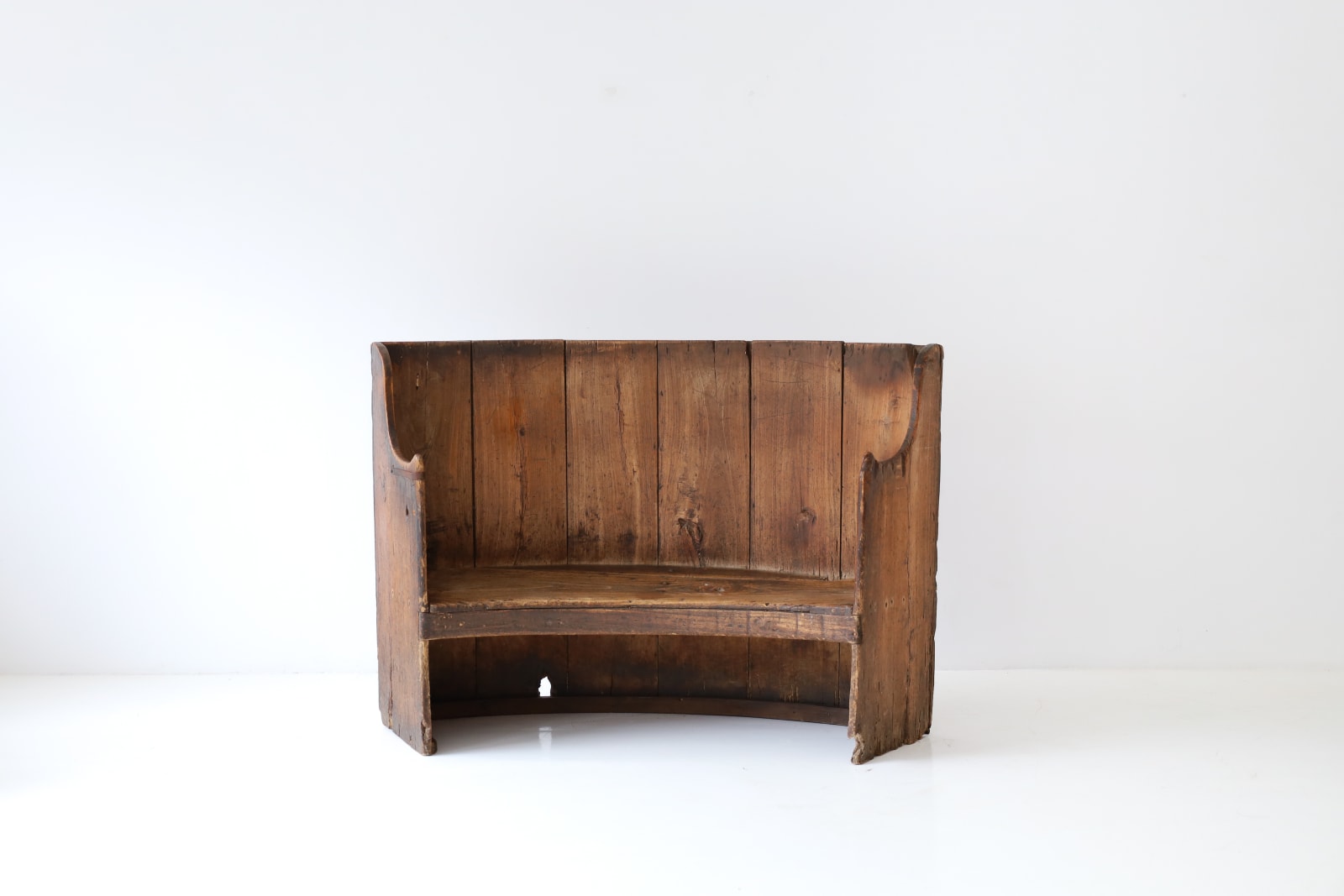 Unknown Designer, Superb and very rare early 18th century settle