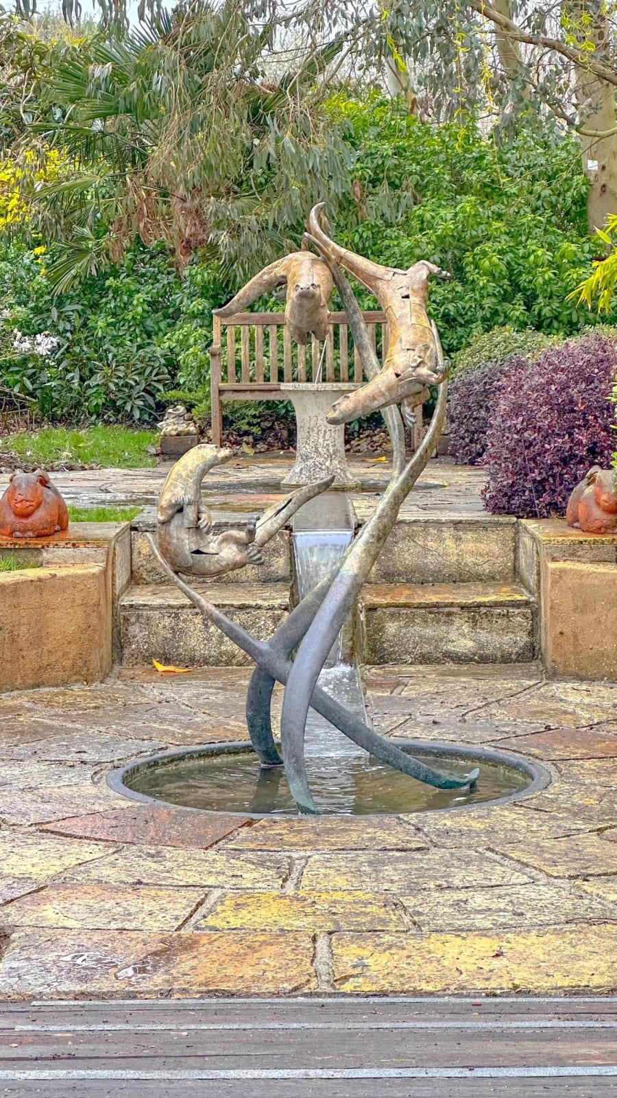 Fred Gordon, Diving Otters, 2021