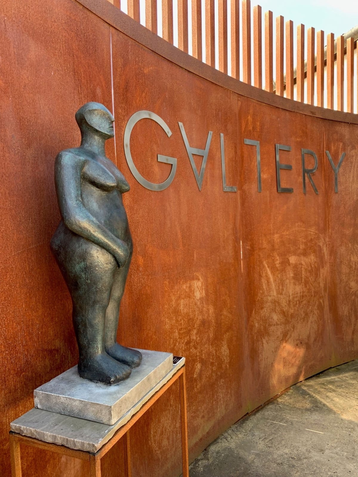 Beatrice Hoffman, Woman Hand on Hips , 2003