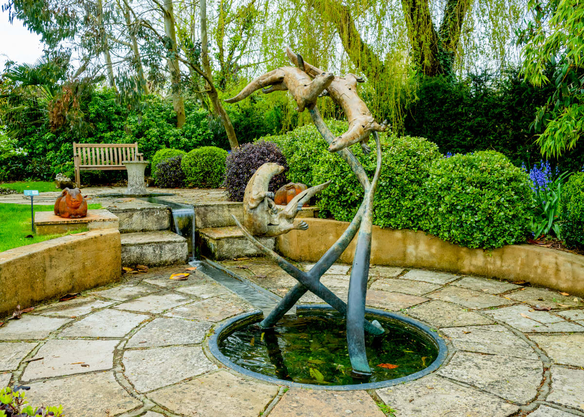 Fred Gordon, Diving Otters, 2021