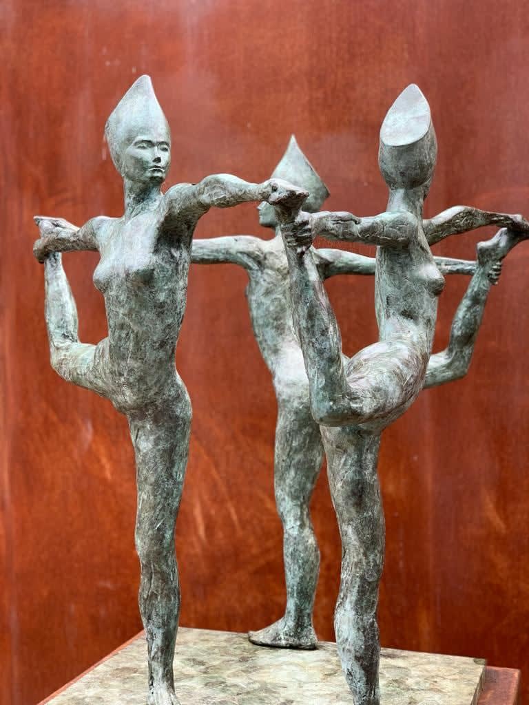 David Williams-Ellis, The Three Graces