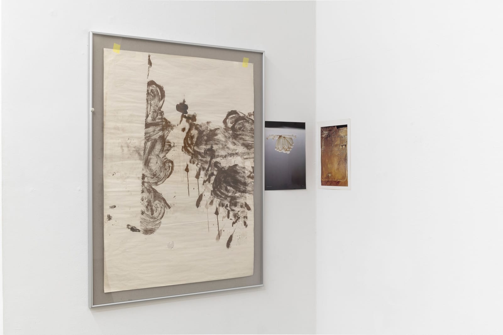 Vicky Kim , ‘Fag End’ (Relief ocre sur rose), 2022, 2024