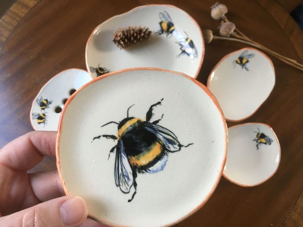 Lois Carson, Bumblebee Trinket Dish 21.4
