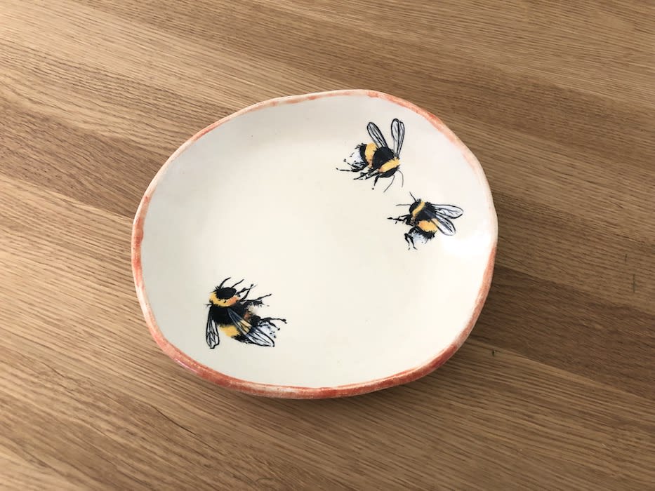 Lois Carson, Bumblebee plate 21.25