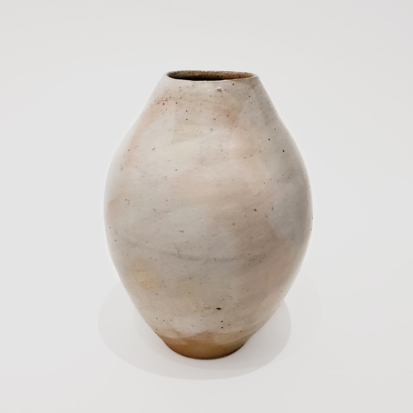 Montessa Maack, Round white pot, 2024