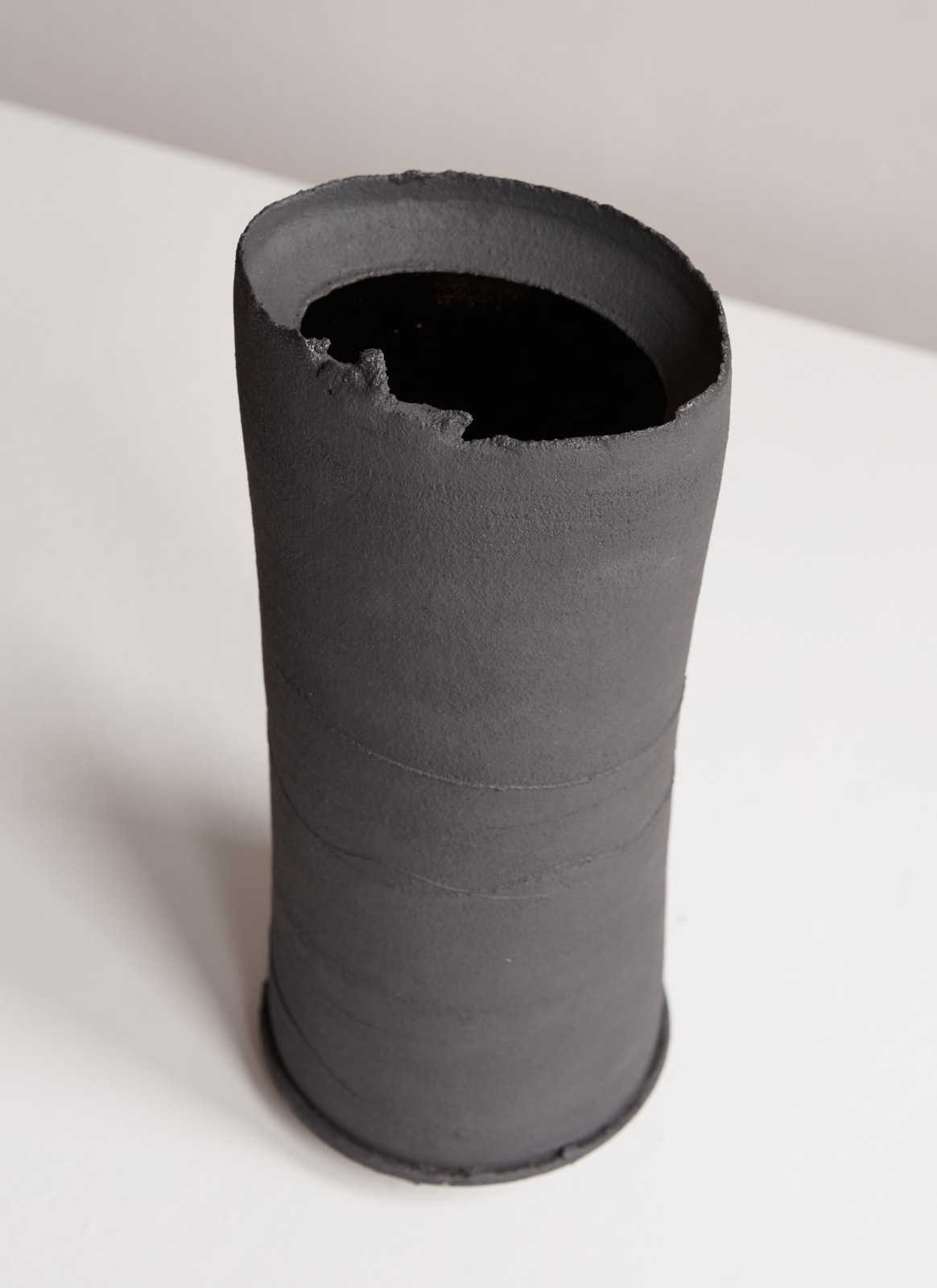 Dan Kelly, Medium Pot, 2021