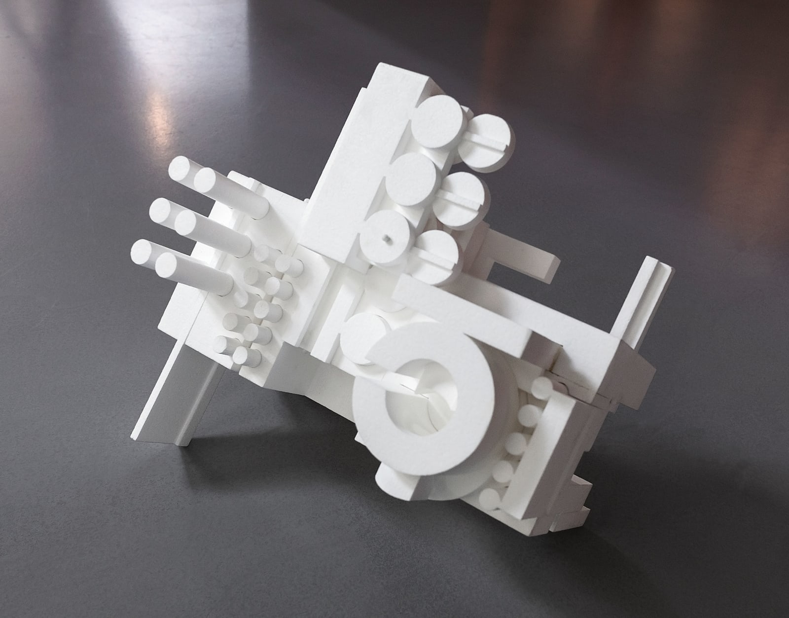 Helmuth Gsöllpointner, "Hommage à Daniel Spoerri", Modell für eine der Großplastiken für die Ausstellung im MAK (Variables Objekt, expandierter Zustand), 2003