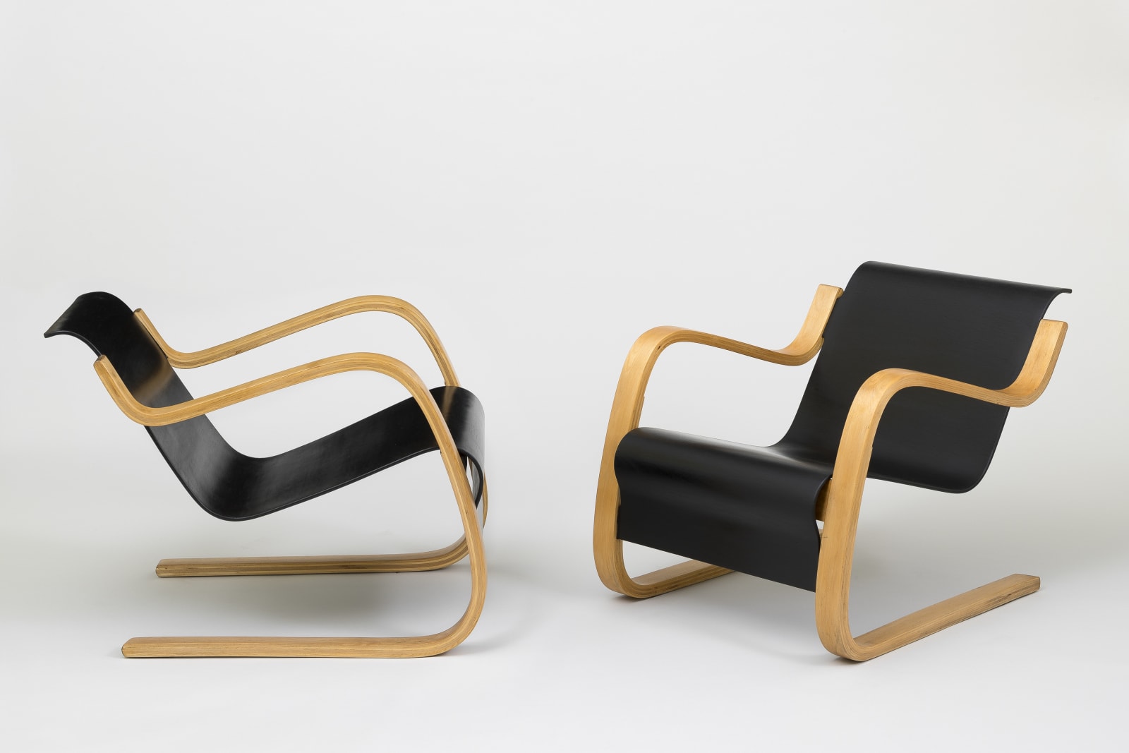 Alvar Aalto, Pair of armchairs, 1932