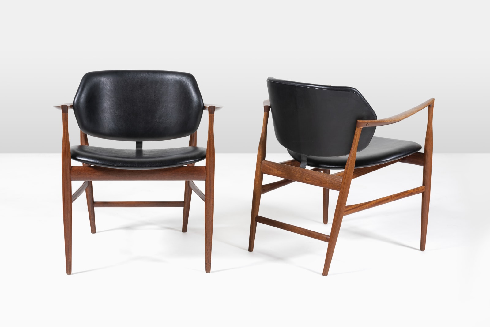 Ib Kofod-Larsen, Pair of rare Elizabeth chairs, 1958