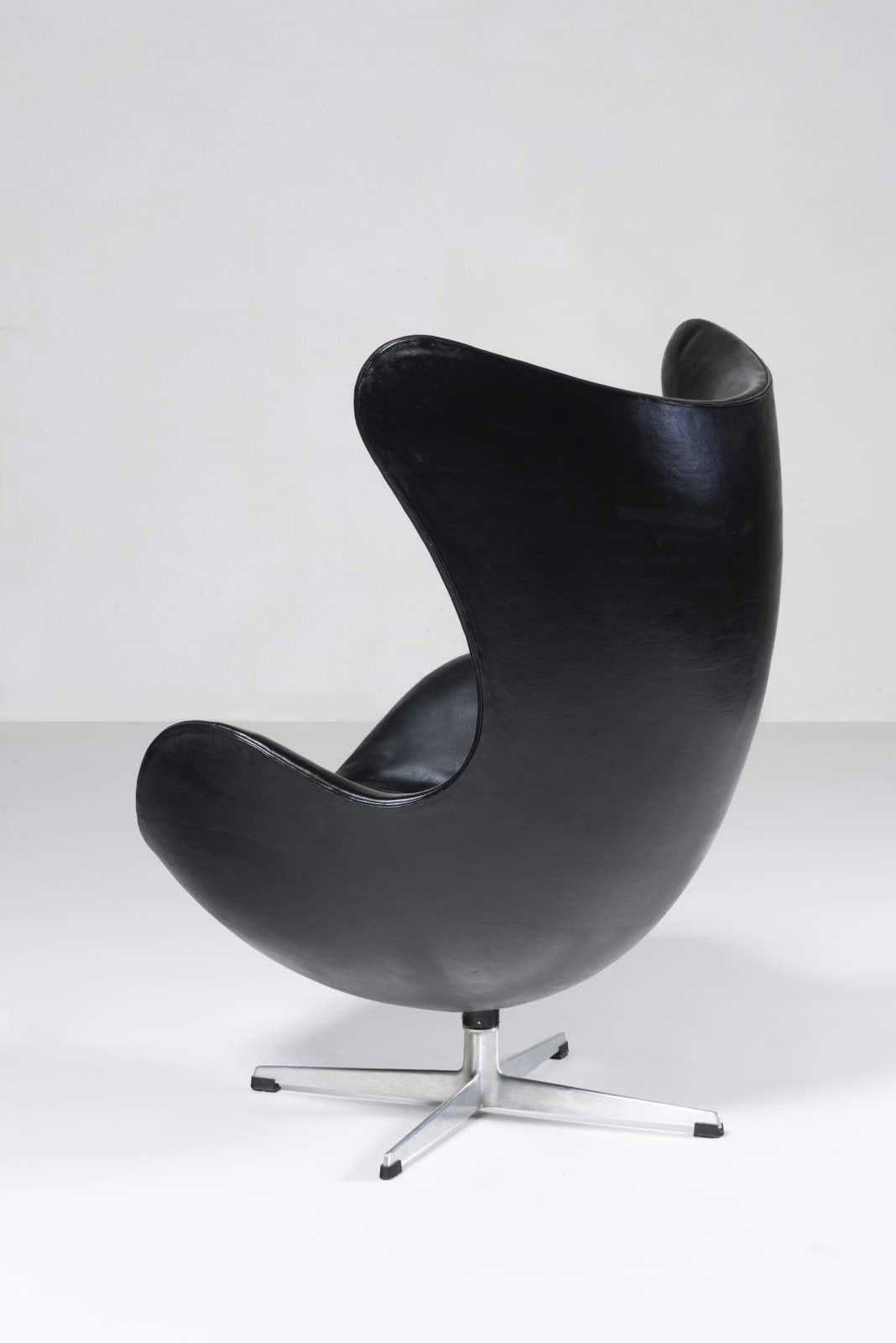 Arne Jacobsen, First edition Egg chair - SAS Royal Hotel, 1958