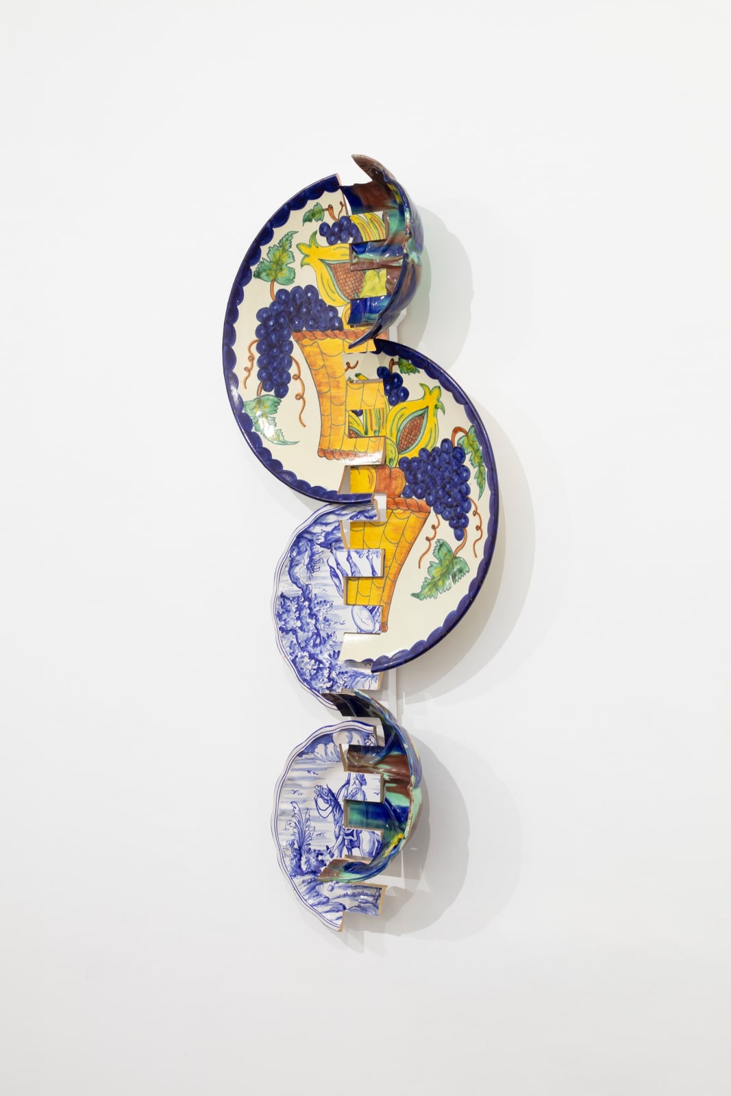 Javier Carro Temboury, Intercontainers (Promising adventures for a zigzagger), 2025