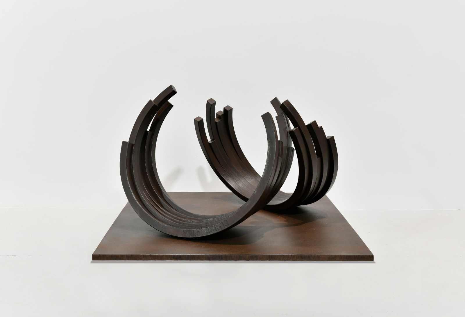 Bernar Venet, 210.5° Arc x 13, 2023
