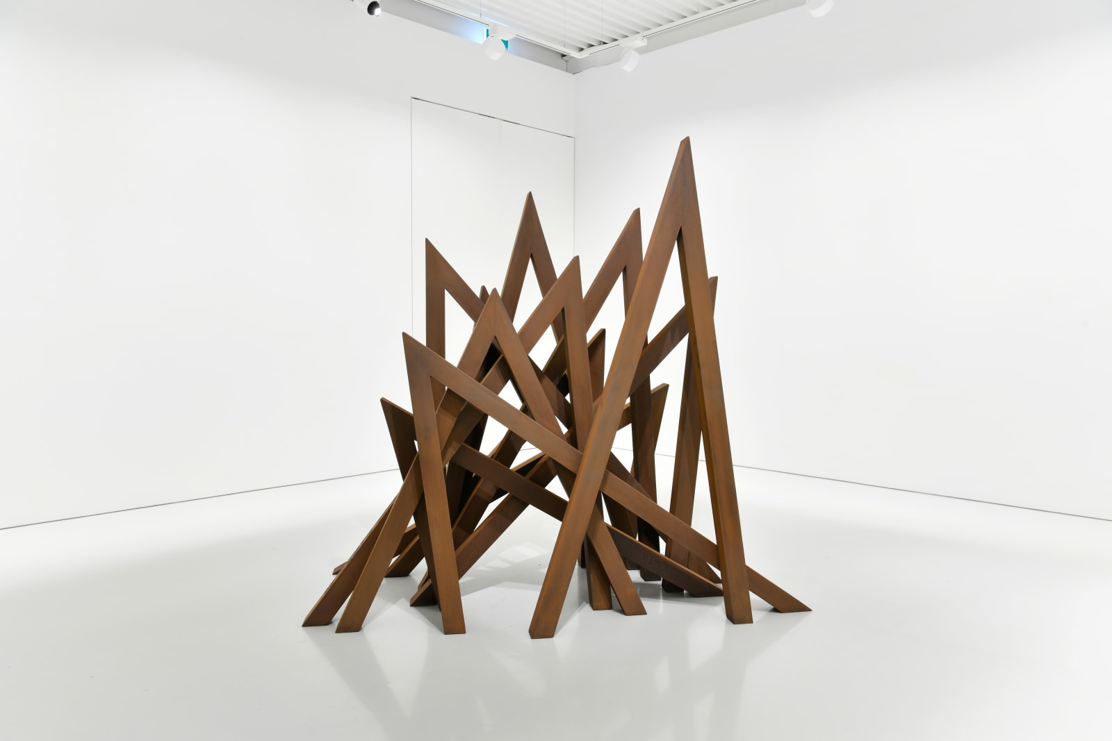 Bernar Venet, 12 Acute Unequal Angles, 2016