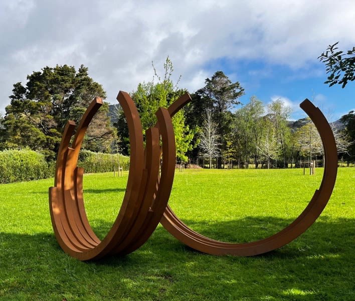 Bernar Venet, 221.5° Arc x 9, 2022