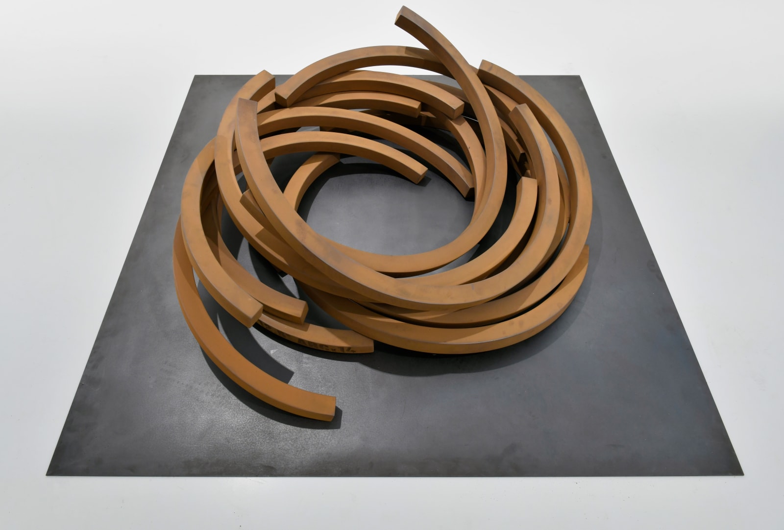 Bernar Venet, Stack: 212.5° Arc x 14, 2023