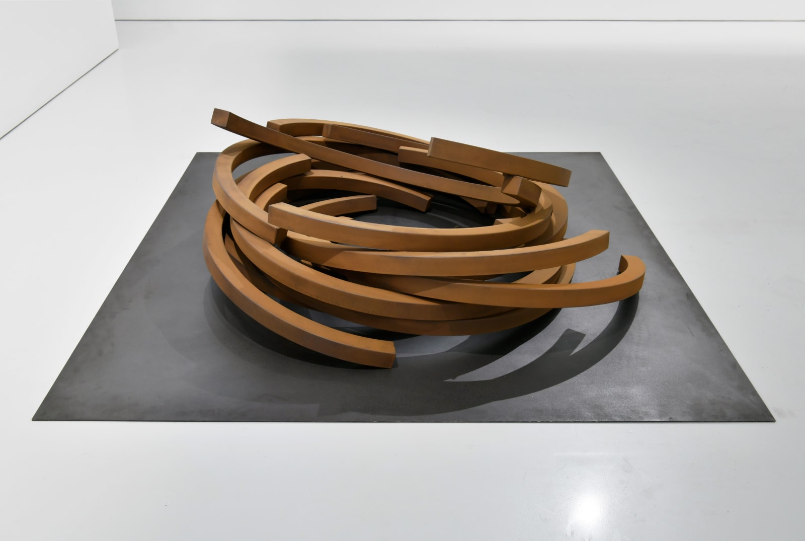 Bernar Venet, Stack: 212.5° Arc x 14, 2023
