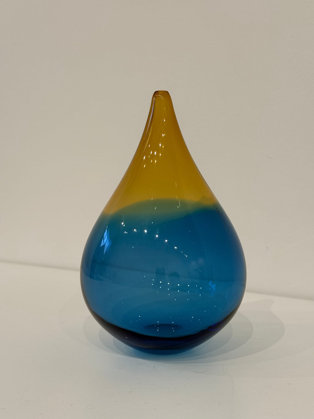 Elin Isaksson, Small Two Toned Dew Drop (Amber/Blue)